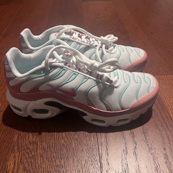 Nike Air Max Plus (GS) 4.5Y, New - Picture 5 of 11